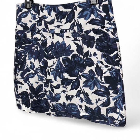 S.C. & CO. Blue & White Floral Skort with Built-in Shorts - Size Medium - Picture 2 of 8